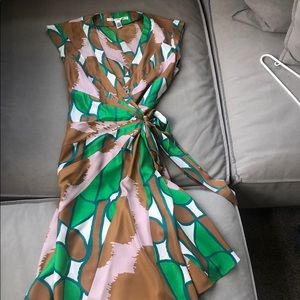 Diane Von Furstenberg 100% silk wrap dress